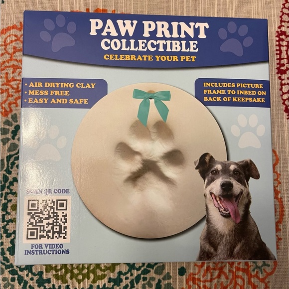 NWT Paw Print Collectible w/ Picture Frame on back - Picture 1 of 2